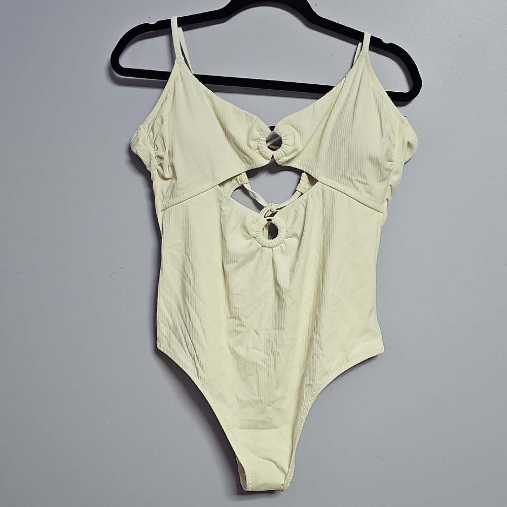Shade & Shore Cream One Piece Swimsuit‎